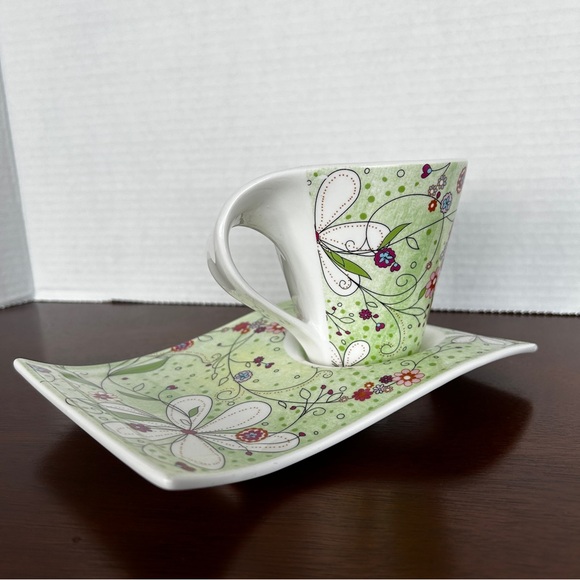 ✨Host Pick✨ TEAOPIA Tea Cup and Wave Plate Set Green and Purple Doodle Flower - Picture 4 of 9